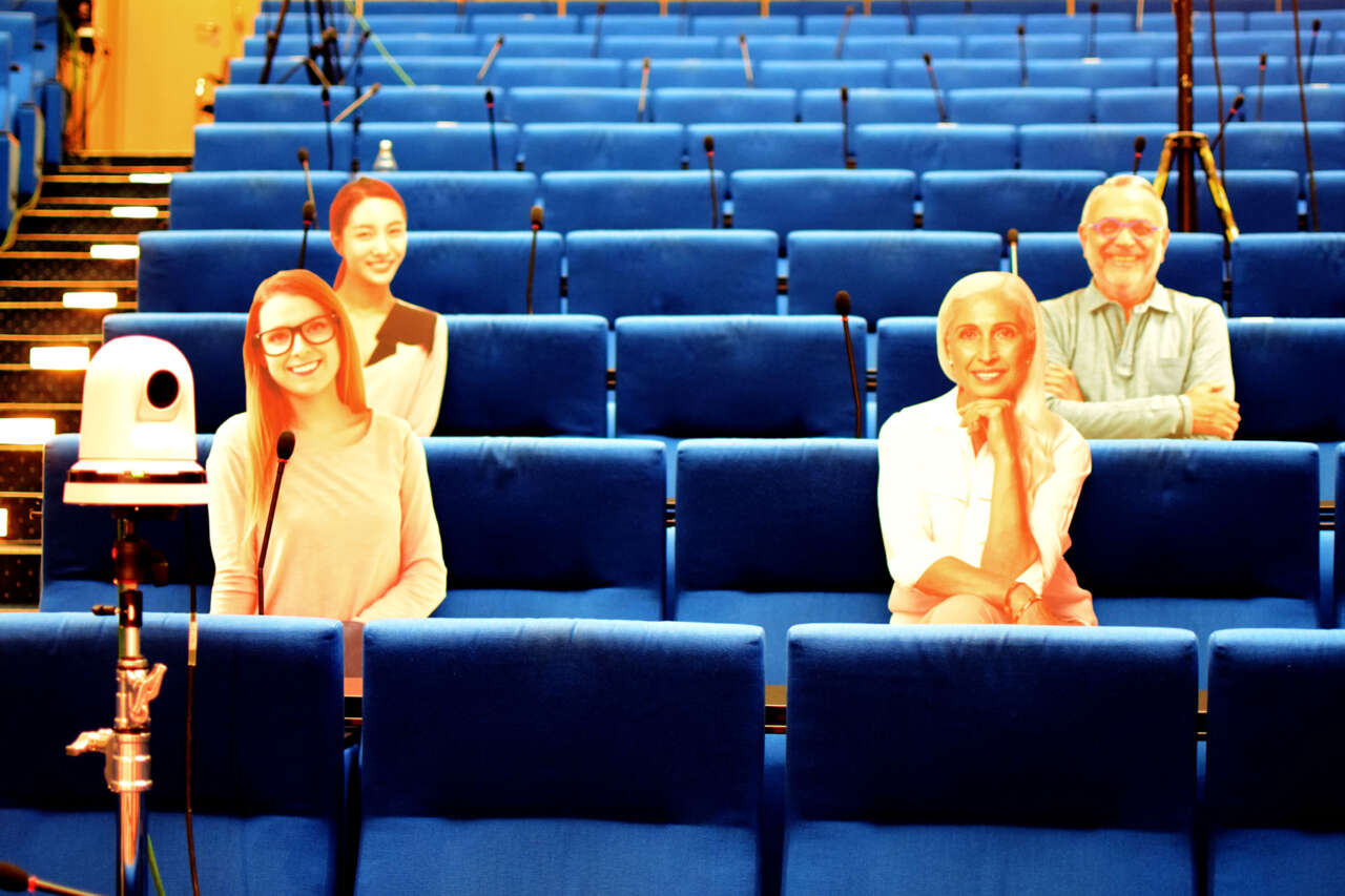 charite mayo conference 2021 02 cardboard audience